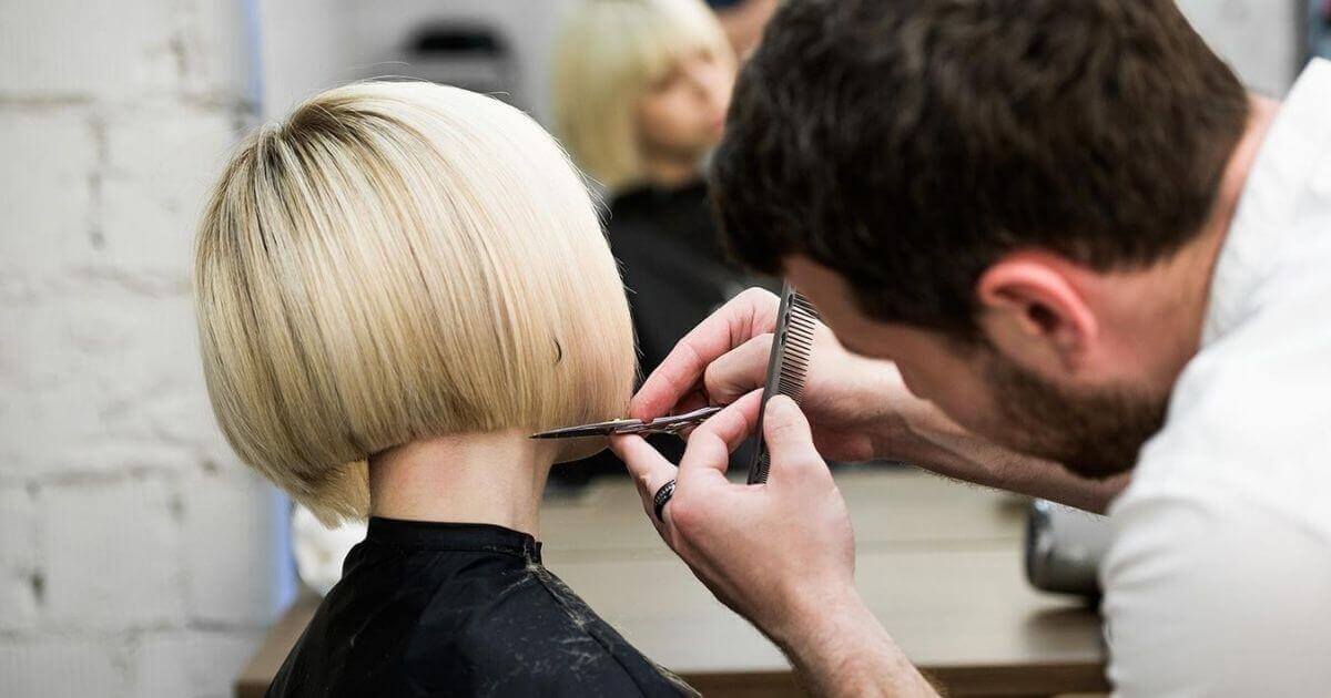 Travailler en coiffure : qualités et compétences pour être coiffeuse