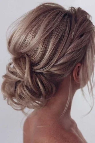 Nos idées coiffures mariage, chignon déstructuré